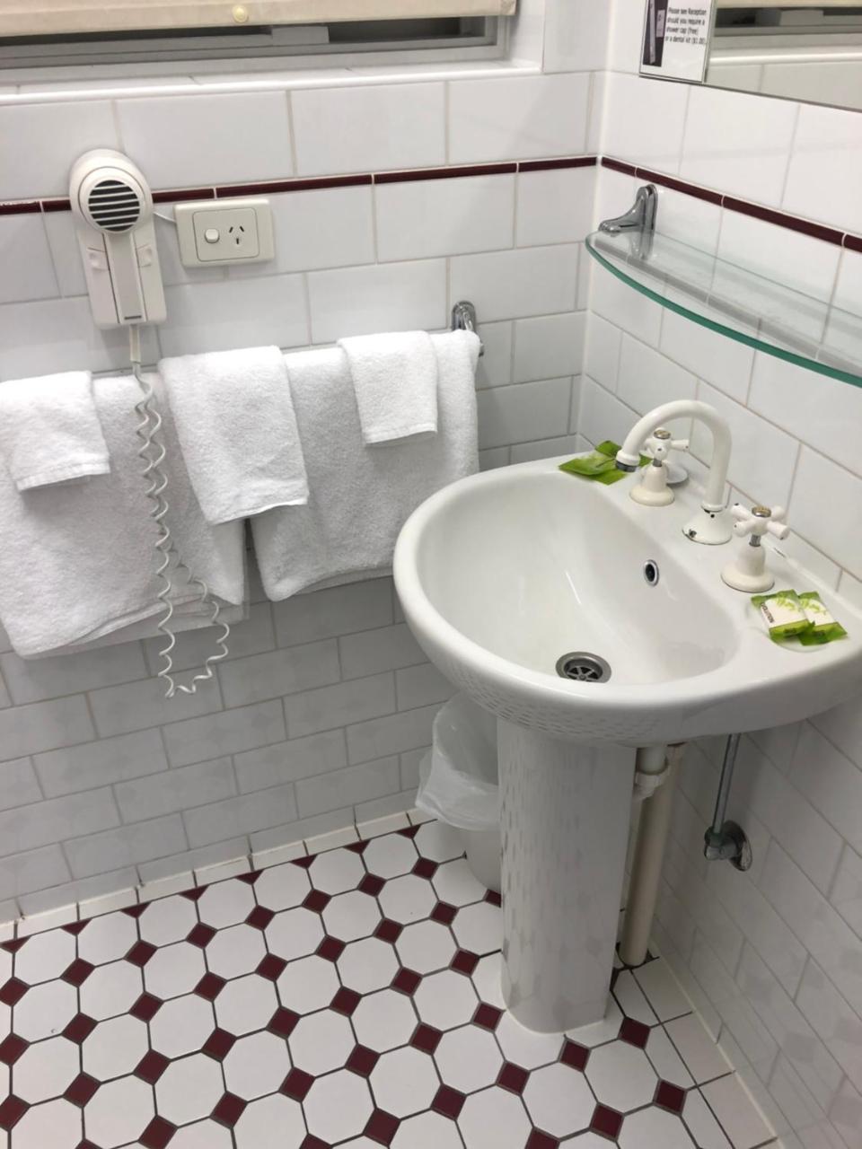 Adelaide Airport Motel Экстерьер фото